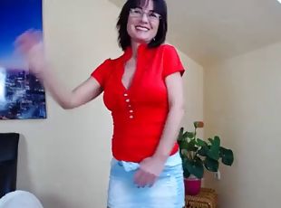 Cute cougar mommy flashing