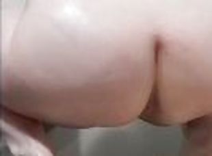 Chubby amateur milf with fat ass oils up and spreads holes (check OF for rest of the content)