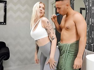 Cur, Tate mari, Adolescenta, Star porno, Chilotei, Blonda, Realitate, Tatuaj, Tate mici