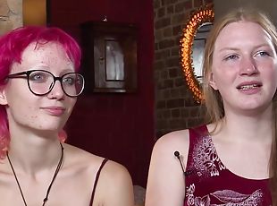 Ersties - Zoe und Tonja stehen auf ungewöhnliche Dinge - Lesbian