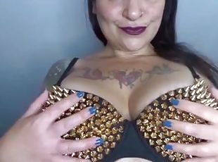 tetas-grandes, amateur, babes, tetas, fetichista, a-solas, gótico, morena, tatuaje, sujetador