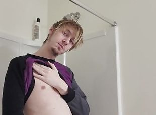 Twink/Twunk explores there bathroom