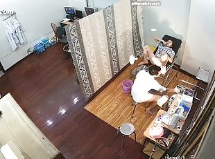 Hackers use the camera to remote monitoring of a lover's home life.615