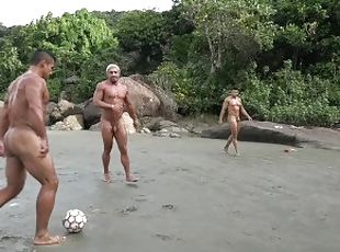 público, desporto, gay, sexo-em-grupo, praia, musculado, posando, futebol