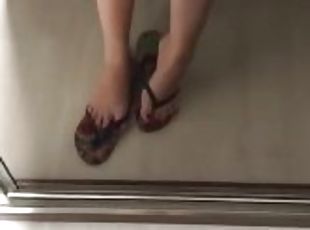 @tici_feet tici feet ticiii feet wearing havaianas, red toenails (preview)