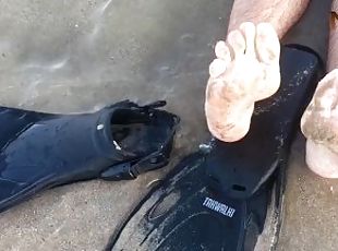 CUM FINS & FLIPPERS - PUBLIC NUDIST BEACH - CUM FEET SOCKS SERIES - MANLYFOOT ???? ???? - EPISODE 3