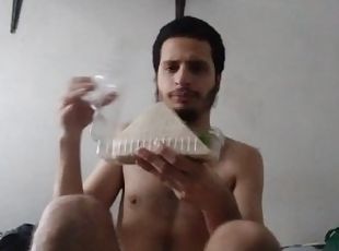 Gainer Comendo um sanduiche pra enxer a pana