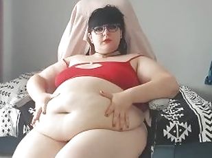 BBW AMY JIGGLING HER BELLY FAT