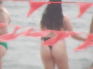 Big-bottomed babes on the beach voyeur video