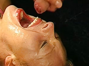 Amateur German blonde gets her mouth filled with cum