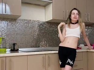 orgasmo, squirting, anal, mamada, garganta-profunda, pareja, sucio, cocina, primera-vez, hermana