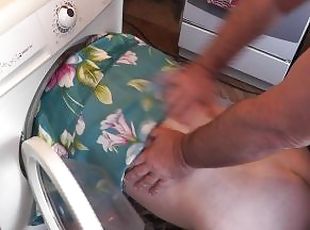 Hard sex. Old roommate stuck head sexy MILF into washing machine fucked doggy style cumshot in pussy